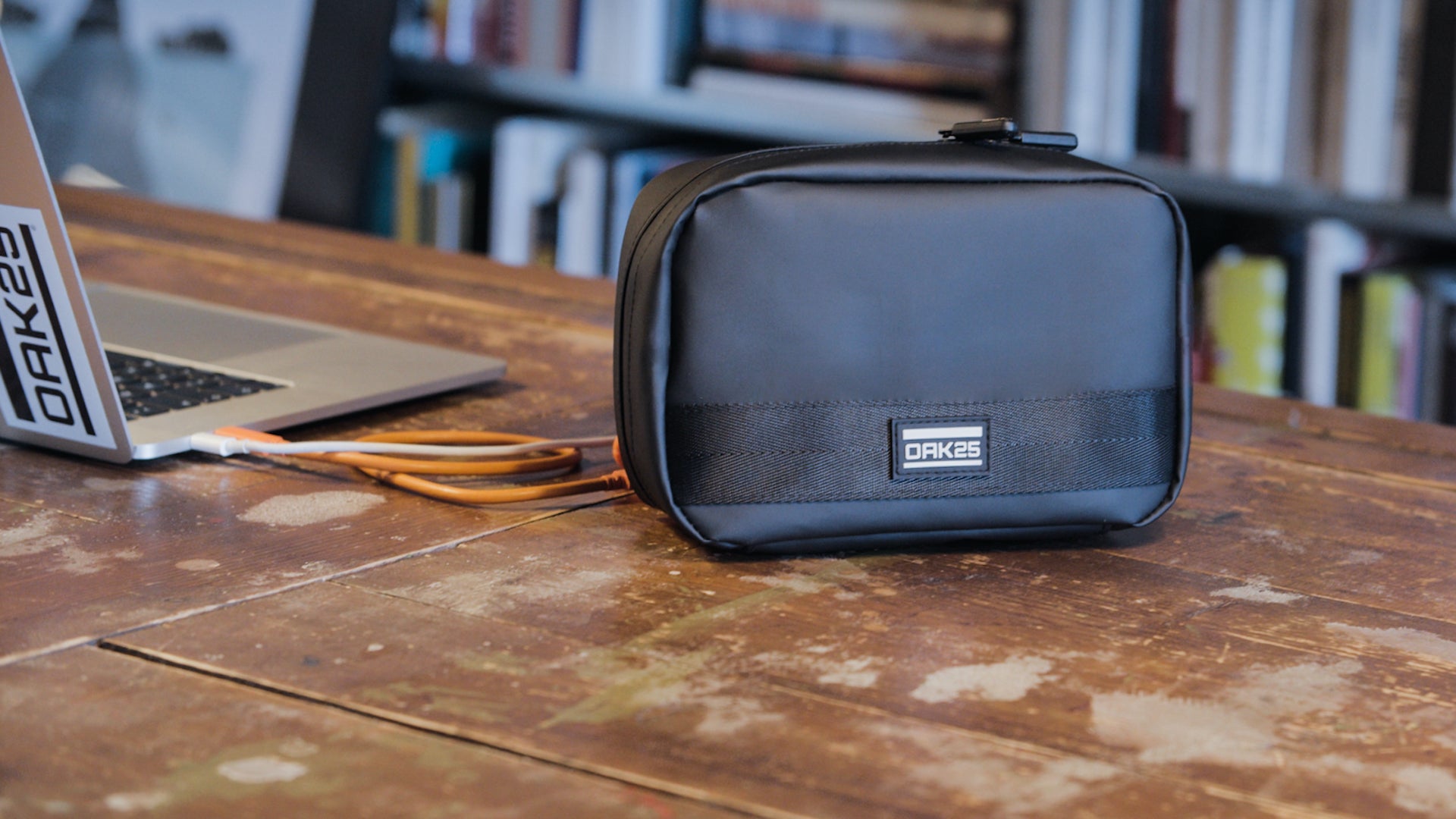Der Essential Organizer auf dem Schreibtisch | OAK25