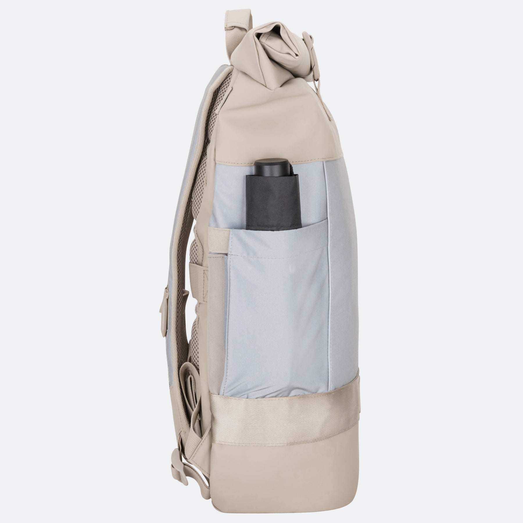Sandfarbener Rolltop-Rucksack mit seitlicher reflektierender Außentasche und Getränkefach in Hellgrau