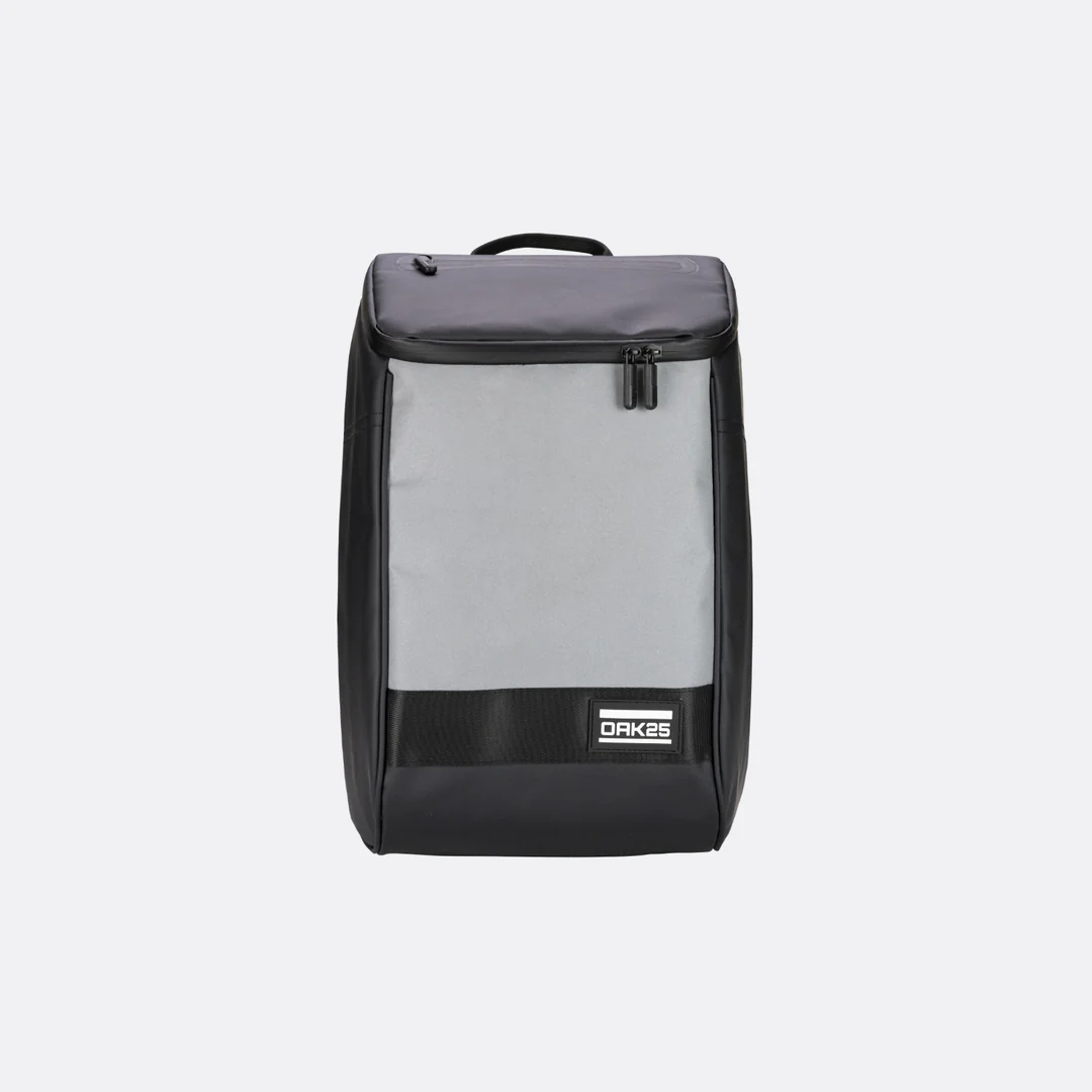 Schwarzer und grauer unisex Fahrradrucksack mit reflektierender Front und OAK25 Logo