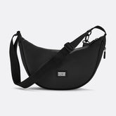 Schwarze Halfmoon-Bag von OAK25 mit verstellbarem Schulterriemen und Reißverschluss
