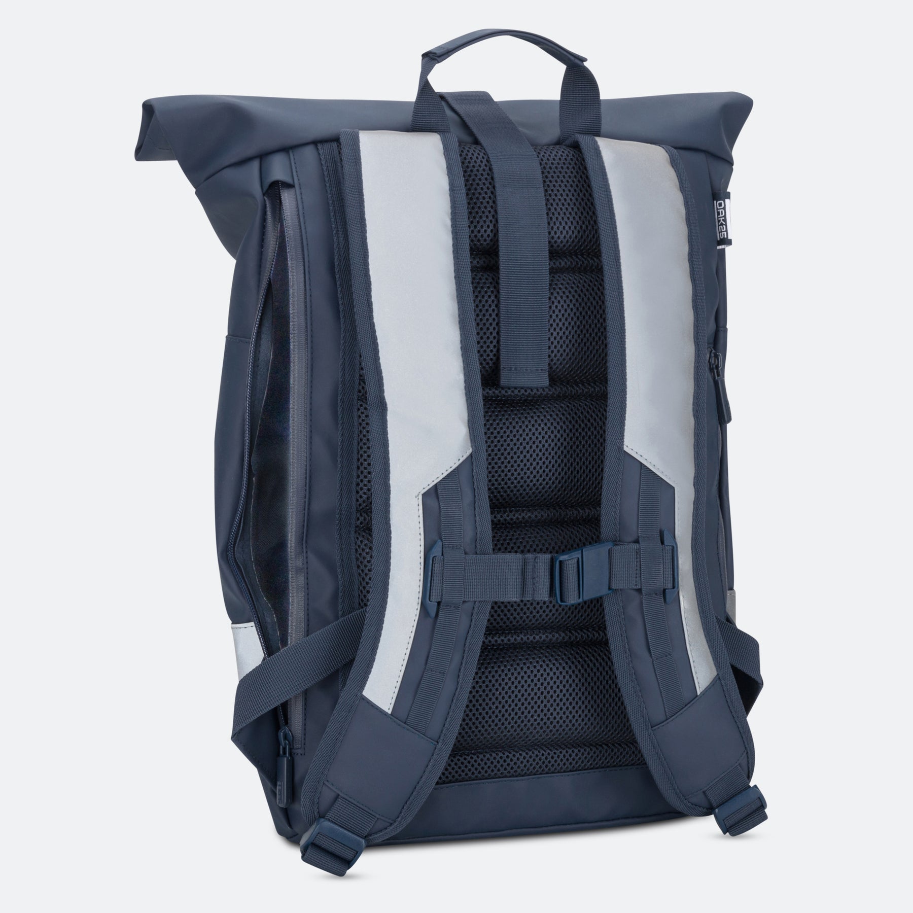 Rückansicht eines navyblauen Rolltop-Fahrradrucksacks mit reflektierenden Trägern und seitlichem Reißverschluss