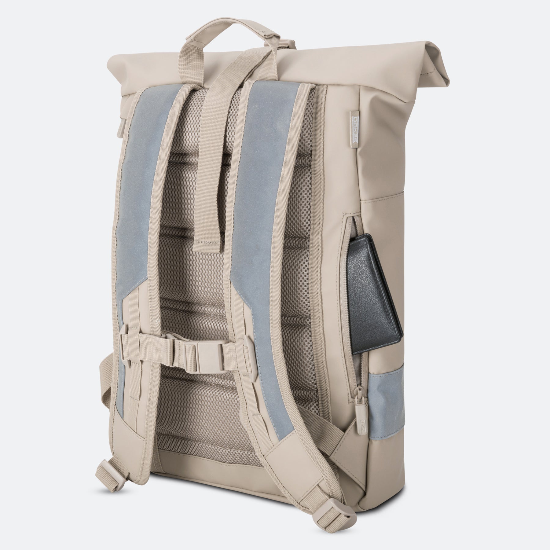 Sandfarbener Everyday Rolltop-Rucksack von OAK25 mit gepolsterten Schultergurten und seitlicher Reißverschlusstasche mit schwarzer Geldbörse