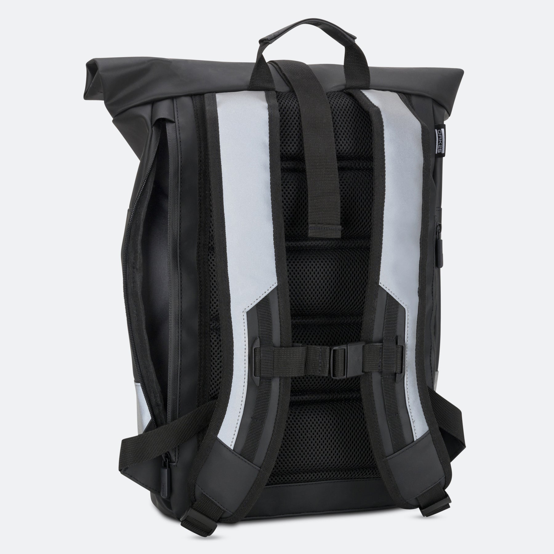Schwarzer reflektierender OAK25 Everyday Rolltop Fahrradrucksack, Rückseite mit gepolsterten Schultergurten, Seitenreißverschluss geöffnet