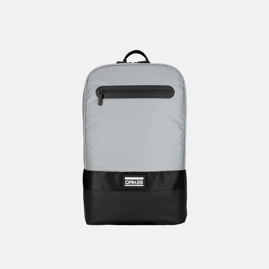 Reflektierender Rucksack in Schwarz und Grau mit Fronttasche und OAK25 Logo