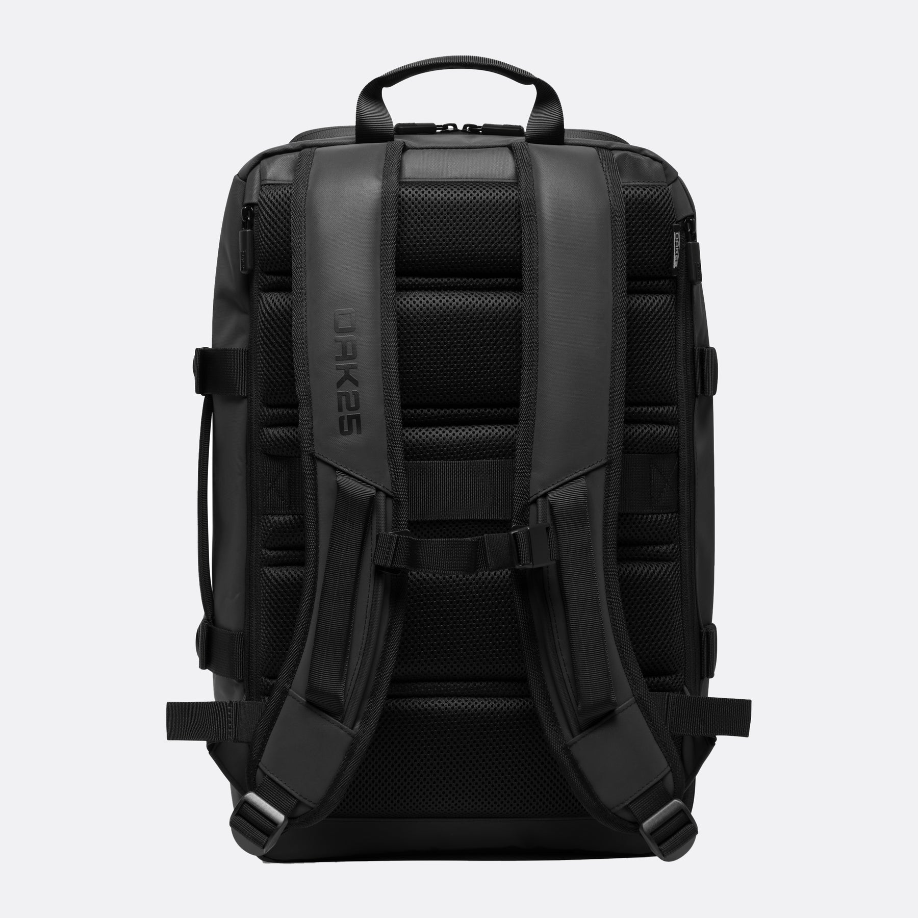 Rückseite des schwarzen OAK25 Luminite Daybag Rucksacks mit gepolsterten, verstellbaren Schulterriemen und Tragegriff
