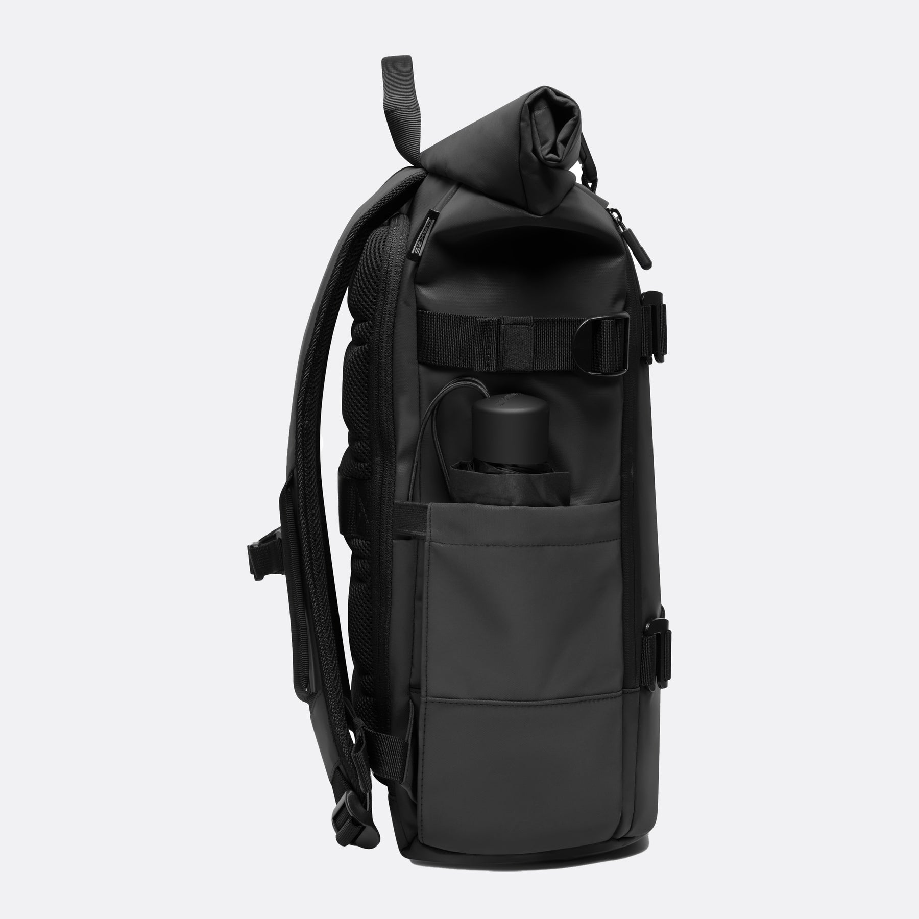 Schwarzer Luminite Rolltop-Rucksack mit seitlichem Fach für eine Wasserflasche