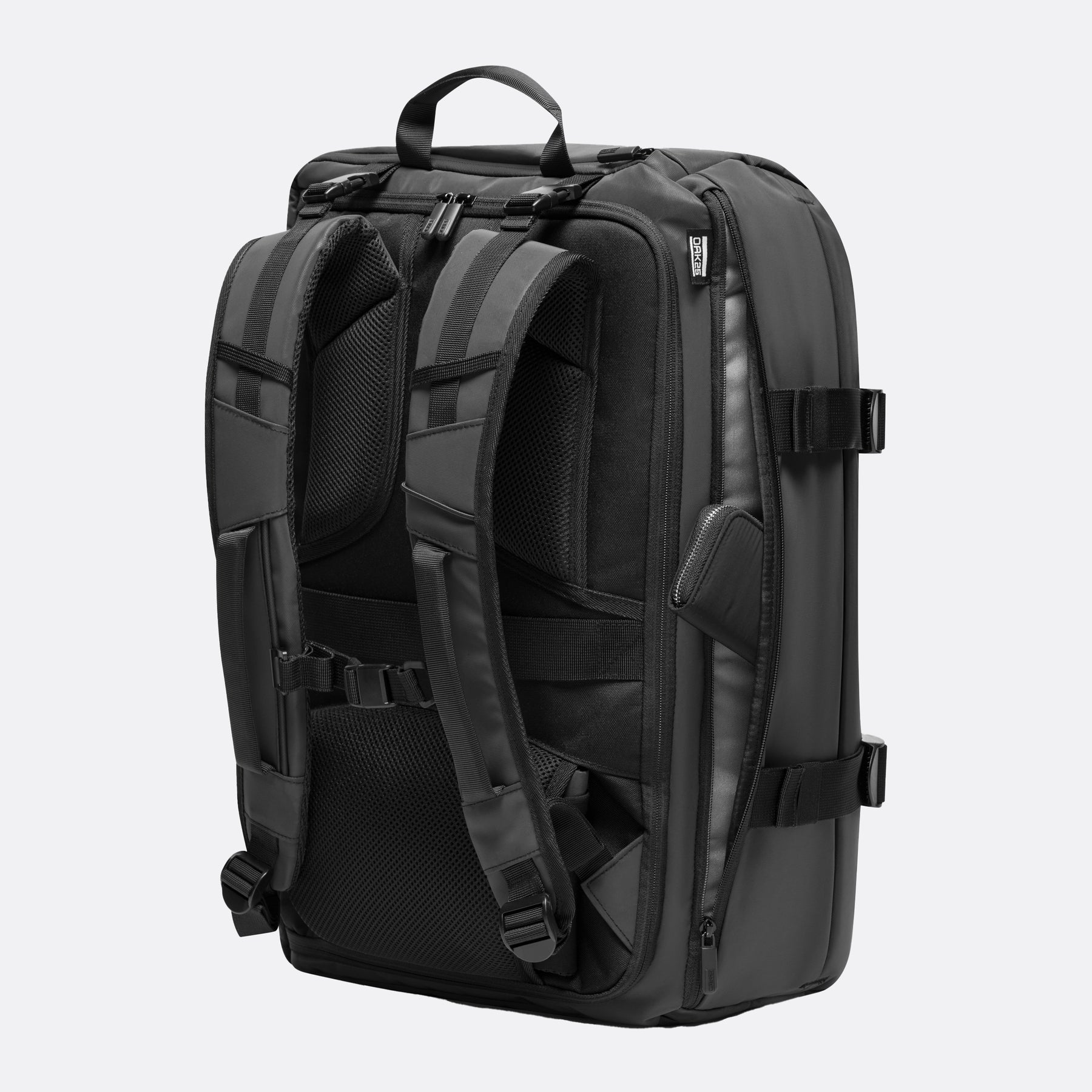 Schwarzer OAK25 Luminite Traveller Rucksack mit gepolsterten Schultergurten und mehreren Zusatzfächern