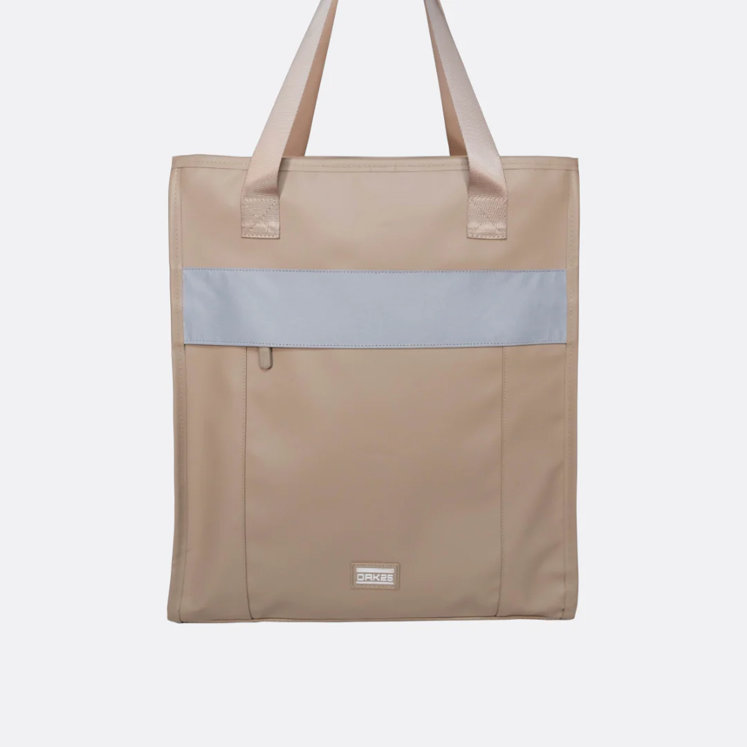 Sandfarbene Damen-Tasche mit reflektierendem Streifen und Logo von OAK25